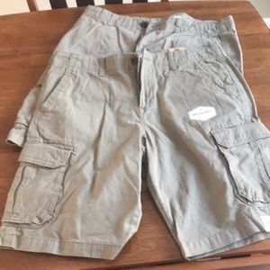 Item sold idk why it’s not saying sold